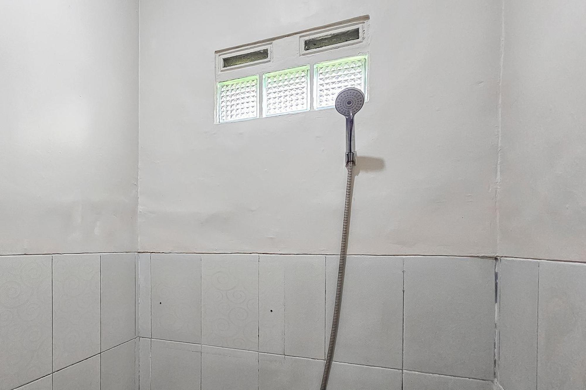 Wisma Brata Mitra Reddoorz 수카부미 외부 사진