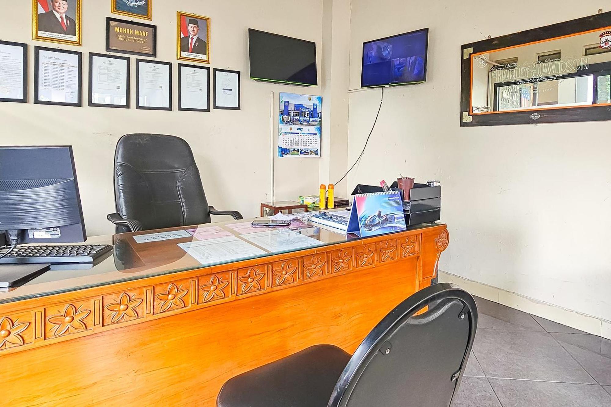 Wisma Brata Mitra Reddoorz 수카부미 외부 사진